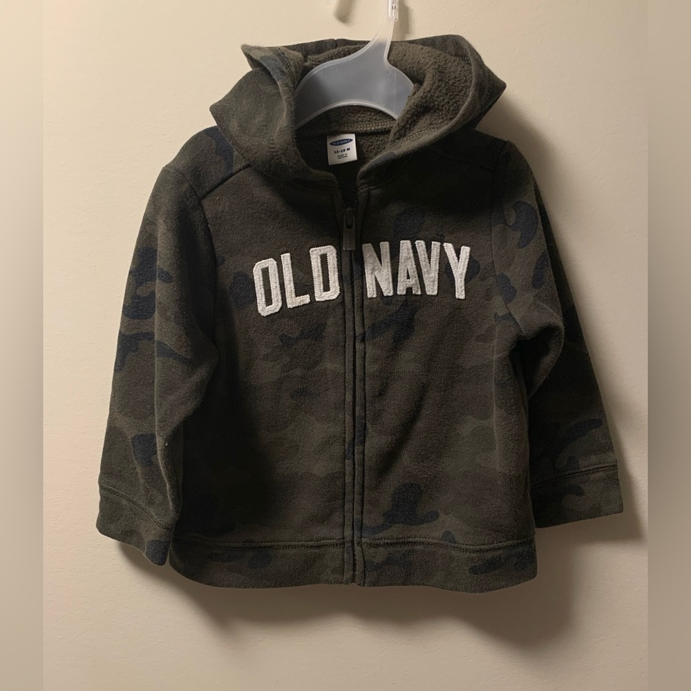 4/30$ old navy army sweatshirt 12-18 months